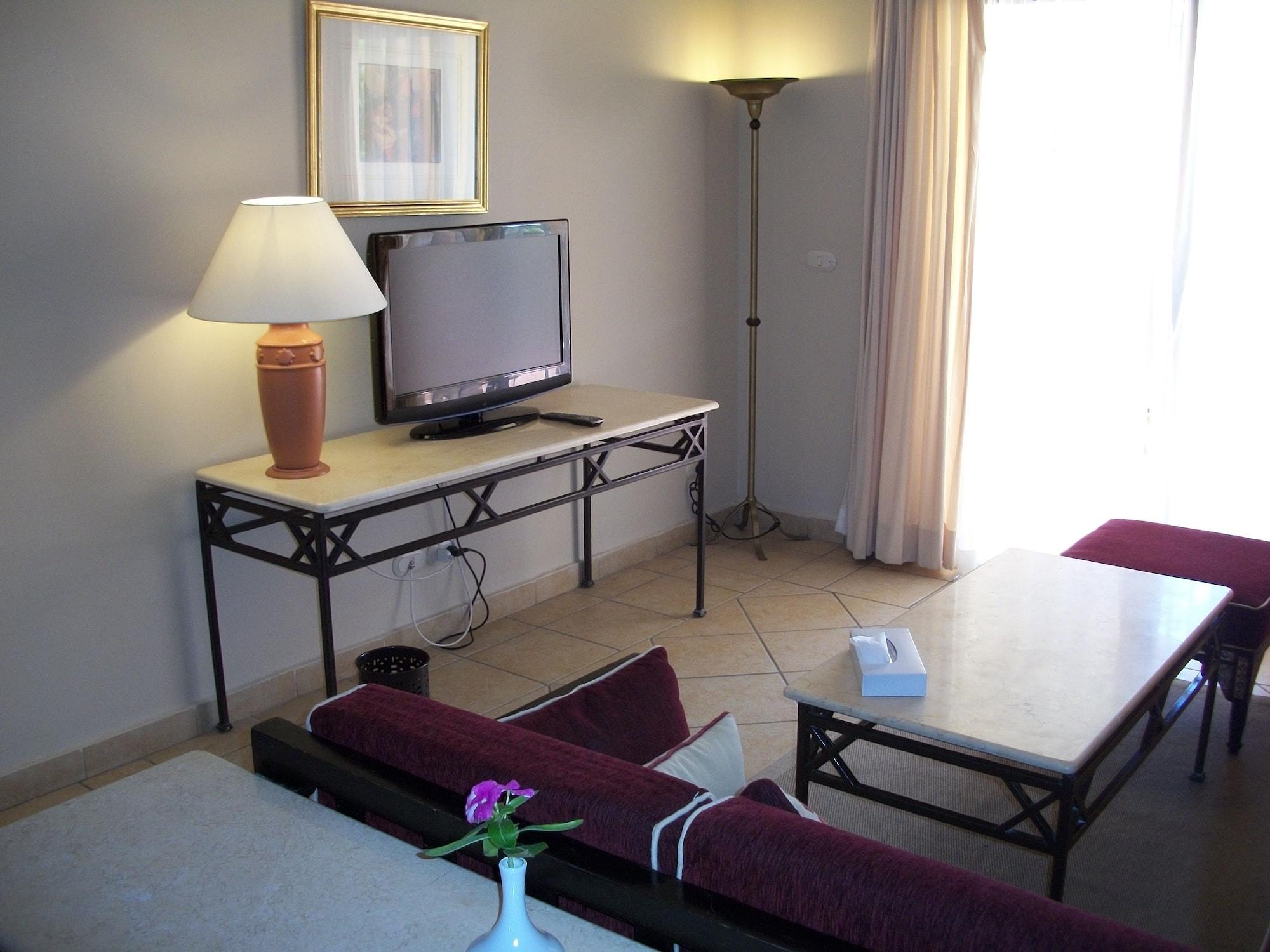 Jaz Makadi Saraya Resort Hurghada Esterno foto A living room in a typical hotel