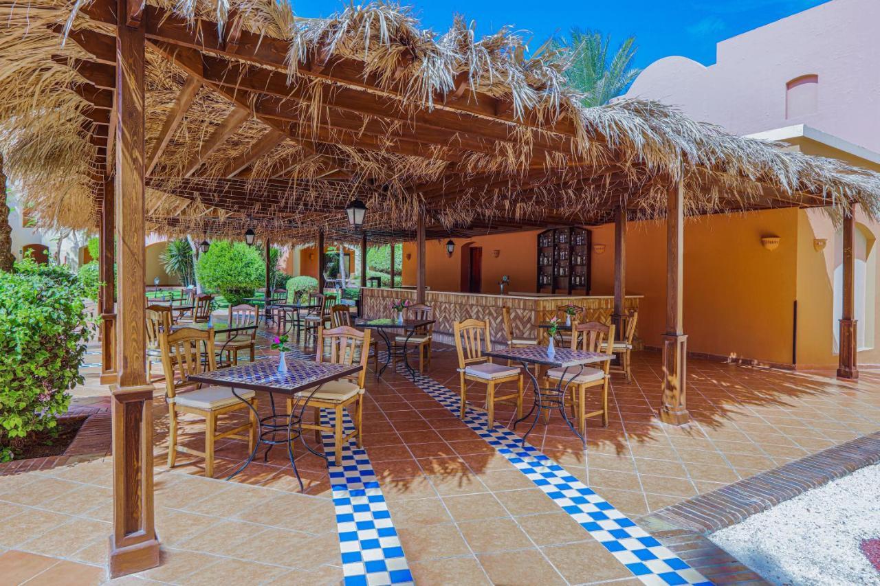 Jaz Makadi Saraya Resort Hurghada Esterno foto Restaurant at the hotel