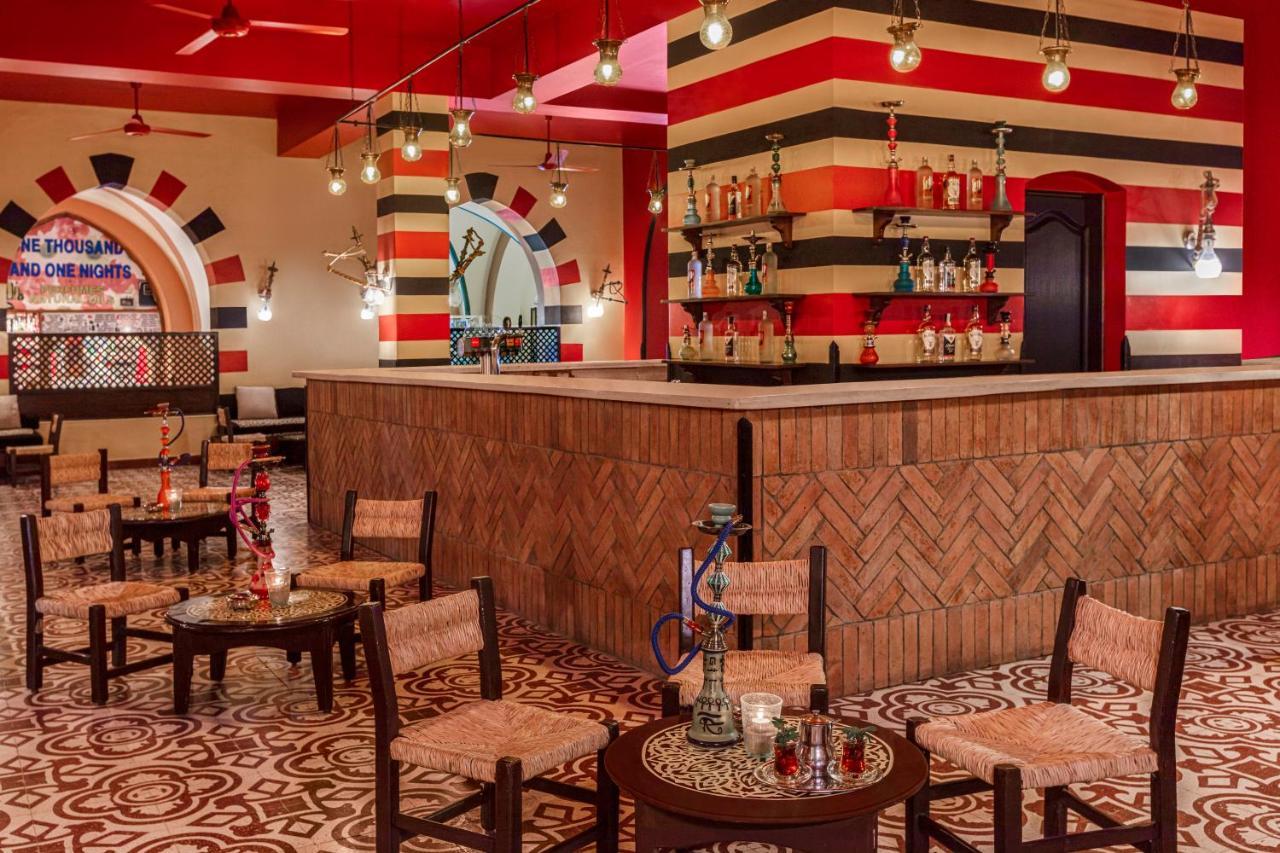Jaz Makadi Saraya Resort Hurghada Esterno foto A hookah lounge in Cairo, Egypt