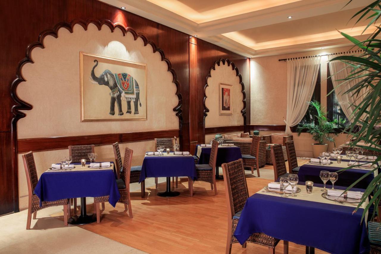 Jaz Makadi Saraya Resort Hurghada Esterno foto The interior of the restaurant