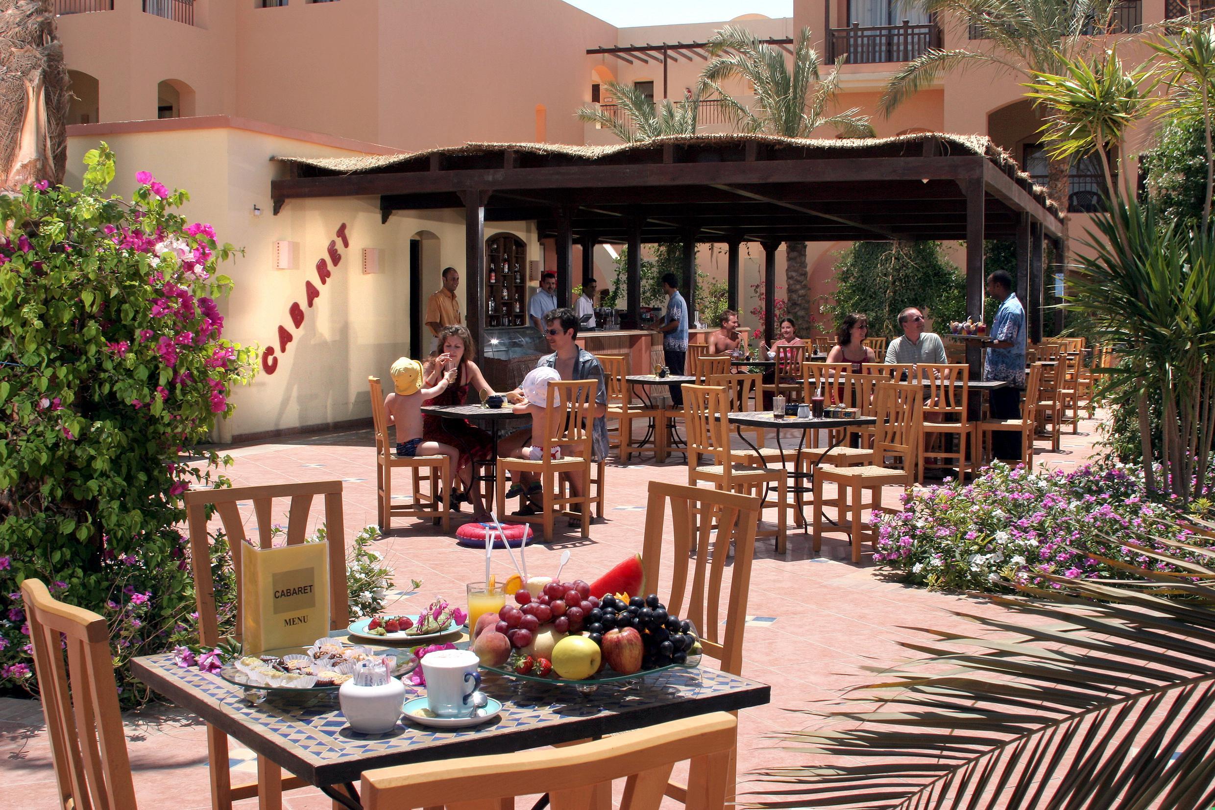 Jaz Makadi Saraya Resort Hurghada Esterno foto A restaurant in a hotel